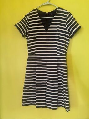 Gap blue and white striped dress with zipper detail, size 4